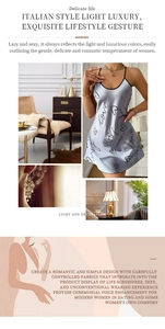 Détail de nuisette en satin avec imprimé love et accessoires de luxe élégants