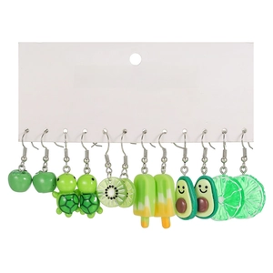 Lot de 6 paires de boucles d'oreilles vertes avec kiwi, avocat et tortue sur carte
