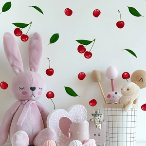 Wandsticker mit roten Kirschen und grünen Blättern für die Deko im Kinderzimmer
