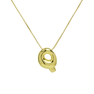 Macro shot of 18K gold bubble letter Q pendant with polished stainless steel chain