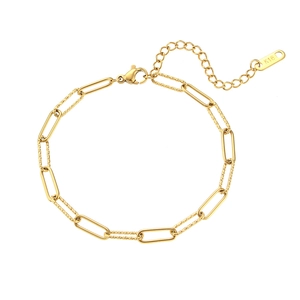 Detail of golden paperclip bracelet with alternating smooth and textured links and K18 tag