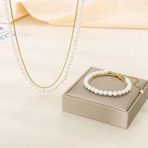 Elegant gold-plated double-layer necklace and bracelet set with white pearls
