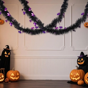 Ghirlanda di Halloween nera e viola con decorazioni a pipistrello per addobbi festivi