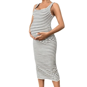 Robe de maternité moulante rayée à col en U sans manches en tissu extensible doux
