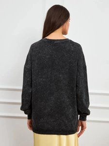 Oversized acid wash dark grey long sleeve cotton tee for women with dropped shoulders