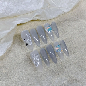 Faux Ongles à Presser Stiletto Long Faits à la Main Gris Paillettes Oeil de Chat Motifs Papillon Strass de Luxe pour Femmes