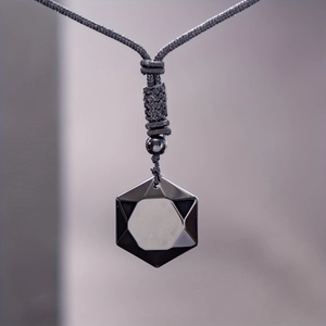 Collana con ciondolo a esagramma in ossidiana con cordino nero intrecciato regolabile