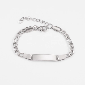 Detail of silver stainless steel Figaro chain for kids with a blank rectangular ID plate
