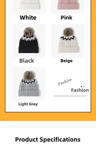 Détail des motifs de tricot et pompons en fausse fourrure sur divers bonnets d'hiver