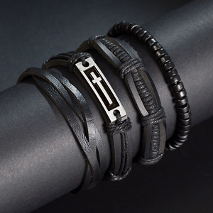 Bracelet en Cuir Tressé pour Homme Vintage Ensemble Pendentif Croix en Alliage Noir Multicouche Perlé Punk Bijoux Cadeau