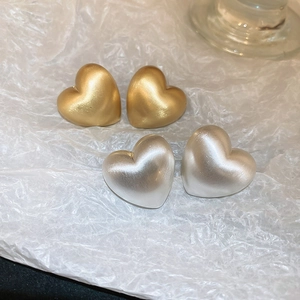 Minimalist square heart C-shaped earrings in gold and silver matte metal finish