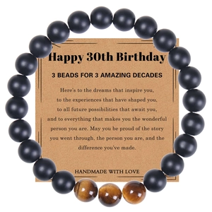 Bracelet perles en œil de tigre fait main sur carte de vœux Happy 30th Birthday