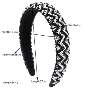 Close-up of beaded headband showing black and white wave pattern and anti-slip comb detail