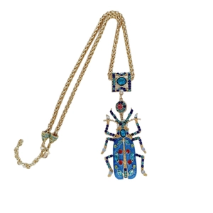 Prachtige blauwe emaille kever hanger ketting met levendige veelkleurige kristallen