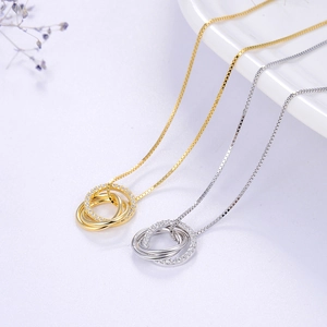 Minimalistische S925 Sterlingsilber Kette mit drei ineinandergreifenden Ringen in Gold