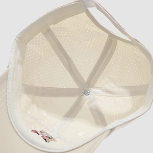 Interne structuur van beige sneldrogende beer baseballpet met ademende gaten en borduursels