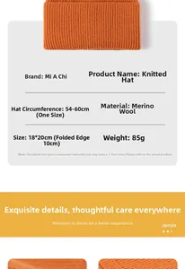 Détails du bonnet orange en tricot montrant la matière cachemire et les dimensions