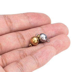 Polierte magnetische Kugelverschlüsse aus Edelstahl für DIY-Schmuck in Gold- und Silberoptik