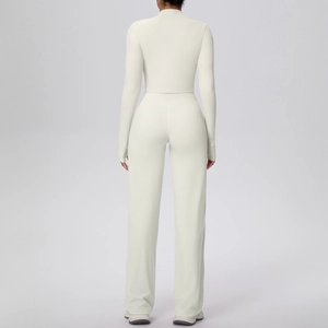 Vue arrière du survêtement de yoga ivoire avec poignets passe-pouce et pantalon large