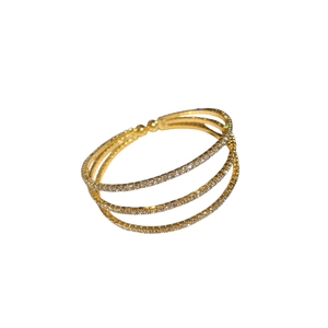 Bracelet jonc croisé doré à trois couches avec pavé de zircons étincelants