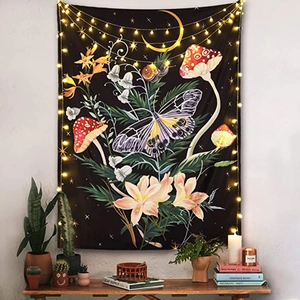 Tapisserie murale bohème avec papillon, champignons et étoiles pour décoration murale