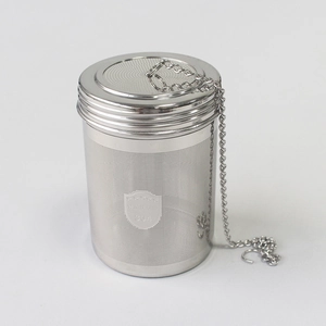 Nahaufnahme von 304 Edelstahl Teesieb mit feinem Maschenfilter und Metallkette