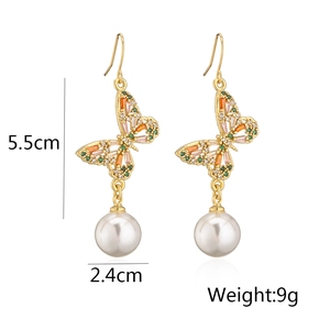 Detailed size map of gold butterfly earrings with zircons and pearls, 5.5cm x 2.4cm