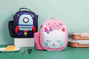 Close-up of kids lunch bags featuring side mesh pockets, top handles, and zippers