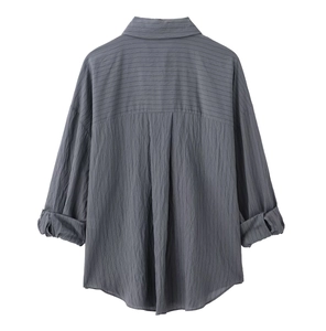 Detailed back view showing the dark grey linen texture and crinkle fabric of the shirt