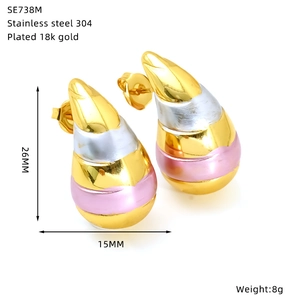 Detail view of 26mm teardrop earrings in 18k gold plated steel with size markings