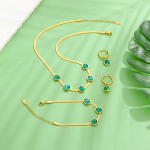 Parure bijoux vintage œil de chat émeraude avec collier chaîne serpent dorée et boucles