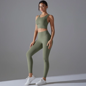 Olivgrünes Yoga-Set mit hoher Taille, gepolstertem Sportoberteil und Leggings