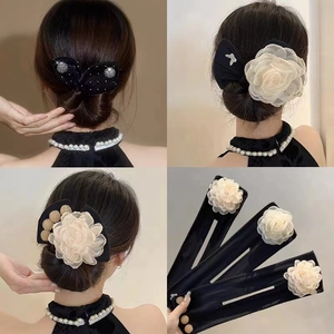 Set de pinces à cheveux fleur de camélia et nœud pour chignon avec perles élégantes