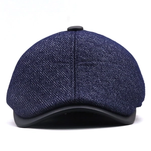 Béret bleu marine en denim pour hommes avec visière en cuir noir et design structuré