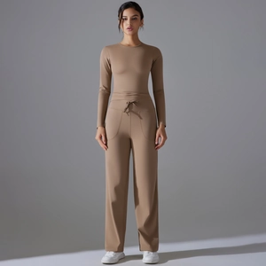 Ensemble haut de yoga à manches longues et pantalon large à cordon marron