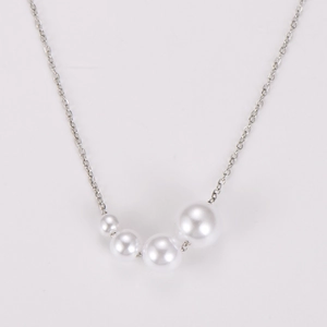 Detail showing five white gradient pearls on a minimalist silver stainless steel chain
