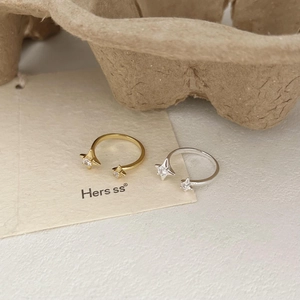 Detailed close-up of 925 silver star rings in gold and silver with zircon insets