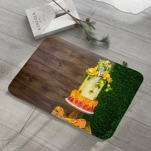 Detailansicht der Plüschmatte mit Fruchtprint und Blumenmuster auf hellem Holzboden