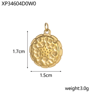 Detail of round golden star pendant featuring hammered texture and dimensions 1.7x1.5cm