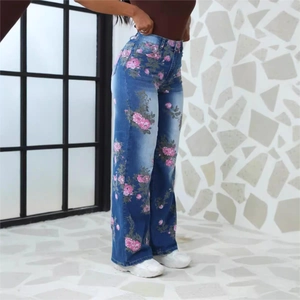 Jeans a vita alta con stampa floreale e gamba larga in denim blu con rose