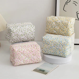 Quilted floral makeup bags in four colors with high-capacity zipper storage design