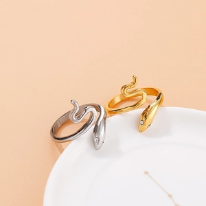 Anelli a serpente alla moda in oro e argento con strass incastonati su acciaio inox