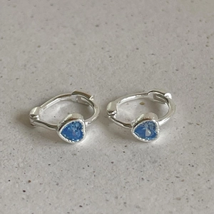 Minimalist 925 sterling silver hoop earrings with blue heart-shaped cubic zirconia