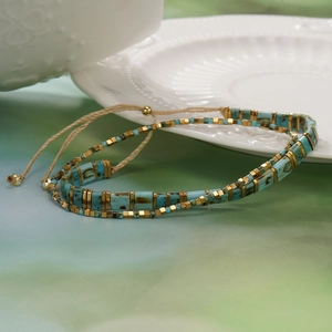 Bracelet Tila bohème avec perles bleues et dorées sur cordon ajustable pour femmes
