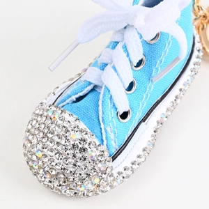 Blauer Mini-Leinenschuh Schlüsselanhänger mit funkelnden Strasssteinen und Metallring