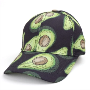 Detailansicht der Unisex-Baseballkappe mit lebhaftem Avocado-Früchtedruck.
