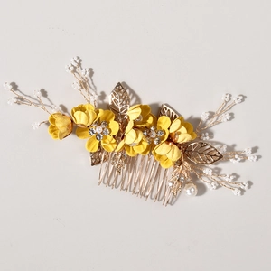 Peigne à cheveux de mariée élégant avec fleurs jaunes en tissu et perles sur métal doré