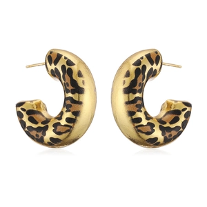 Fashionable C-shaped leopard print earrings with gold plating and geometric hoop design