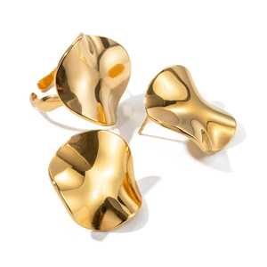 Polished gold organic wavy curved ring and stud earrings jewelry set for women