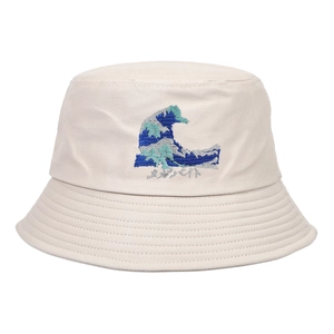 Cappello da pescatore in cotone beige con ricamo a onde e caratteri giapponesi